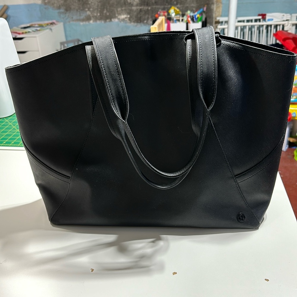 Lululemon black all day shoulder bag